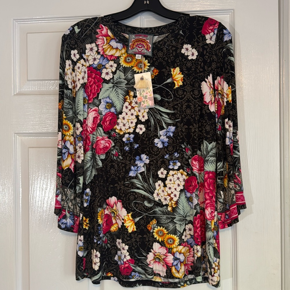 JOHNNY WAS Sustine Bell Sleeve size XS. JW runs very large size down S ➡️ XS